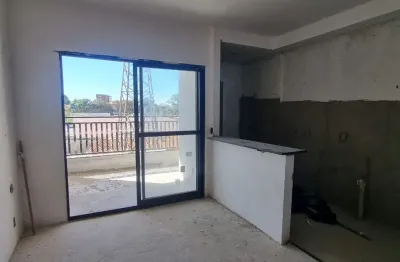 Apartamento novo com 02 dormitórios, sacada, churrasqueira e infraestrutura completa