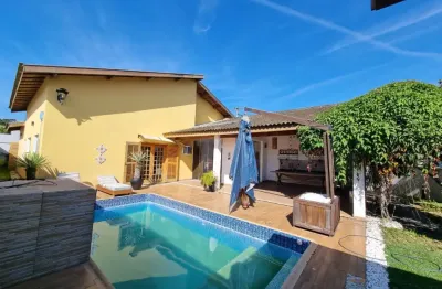 Casa para venda ou locação em condomínio com 03 suítes, casa diferenciada com terreno de 500m²