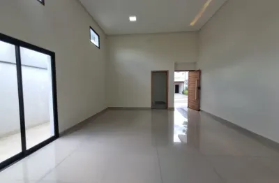 Casa nova térrea com 03 dormitórios em condomínio fechado.