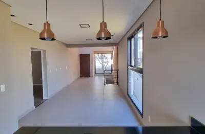 Casa nova com 03 dormitórios, excelentes acabamentos e pronta pra morar!