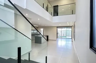Sobrado de luxo com 3 suítes e vista deslumbrante para a serra!