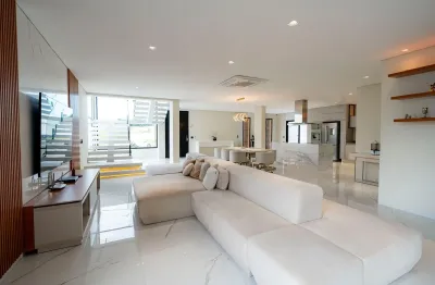 Casa à venda com 04 dormitórios no condomínio entreserras, em santa isabel!