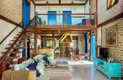 Casa com 5 suítes em trancoso. 487m2 de área construída! no condomínio outeiro das brisas, praia do espelho, beira mar.
