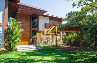 Casa de luxo com 5 suítes, 639m2 de área construída no incrível condomínio enseada do castelo. 1 cota por r$ 1.280.000,00.