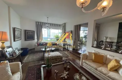 Cobertura duplex super espaçosa, numa localização espetacular, com vista mar. 600m2.