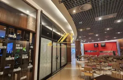 Aluguel de loja no mundo plaza. 75 m2 com mezanino, em frente à praça de alimentação. 1 vaga de garagem coberta.
