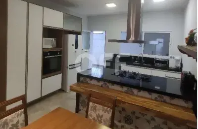 Casa em condomínio fechado com 3 quartos à venda na rua césar dos santos, 160, parque imperador, campinas, 150 m2 por r$ 909.000