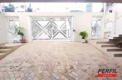 Sobrado em condomínio fechado com 05 suítes e 05 vagas cobertas - 408m²