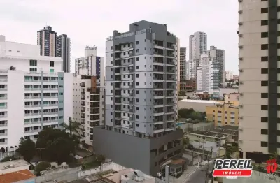 Apartamento de 40m² - 01 dormitório com vaga de garagem e lazer no centro
