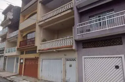 Sobrado com 217m² no munhoz junior em osasco - 05 quartos e área gramada