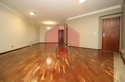 Apartamento com 3 quartos para alugar na Rua Quatro de Abril, 1120, Centro, Marília