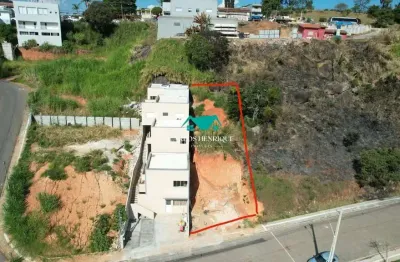 Lindo terreno em pedra bela: seu próximo investimento com vista panorâmica! 