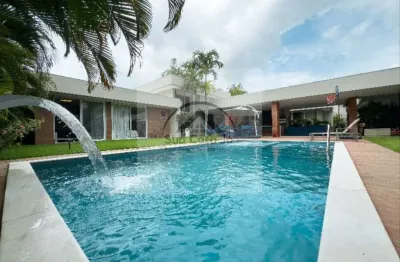 Imperdível! Casa à venda em Camaçari-BA, Bairro Busca Vida (Abrantes): 3 quartos, 3 suítes, 6 banheiros, 327m² de área.