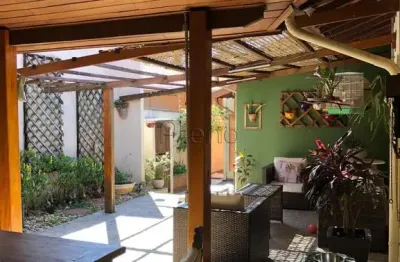 Casa à venda em valinhos, vila são sebastião, com 3 quartos, com 278 m²