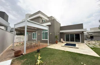 Casa à Venda no Condomínio Residencial Jardim Fiorella em Valinhos, no bairro Jardim Lorena.