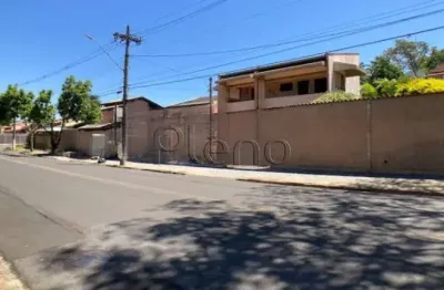 Sobrado à venda em Valinhos, Jardim das Palmeiras, com 3 quartos, com 217 m²