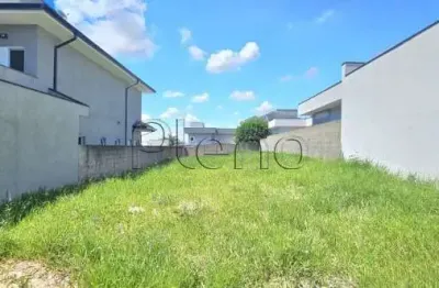 Casa à Venda no Condomínio Flor da Serra em Valinhos, no bairro Residencial Santa Maria.