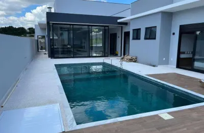 Casa à Venda e/ou Locação no Condomínio Villa´Doro em Vinhedo, no bairro Observatório.