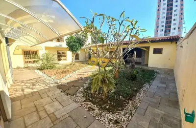 Casa alto padrão para locação - 4 suítes - amplo quintal com jardim e churrasqueira