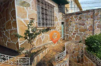 Casa de 3 quartos, quintal e edículas no bairro santa tereza