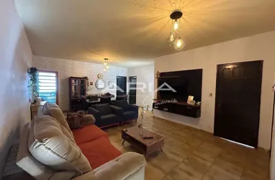 Casa com 3 quartos à venda na Rua Cayena, Guanabara, Londrina