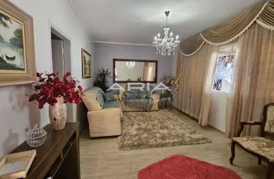 Casa à venda com piscina e 3 quartos, vila xavier, araraquara - sp