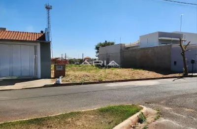 Lote residencial, com 253m  11x23m, localizado em área comercial e fácil acesso.
