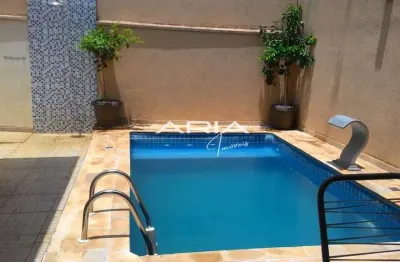 Casa com Piscina à VENDA na Vila Ferroviária, Araraquara, SP