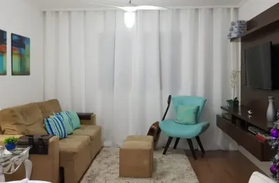 Vendo excelente casa triplex com 300m² ,  centro de nilopolis , rua da secretaria de segurança,  no terreo possui uma casa independente  de 2 quartos , raridade  !!!!