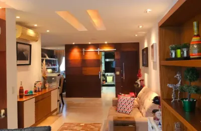Vendo lindo apartamento 4 quartos sendo 1 transformado em closed , 1 suíte , 2 vagas , 145m², no recreio esquina com av. das americas, prox ao parque chico mendes