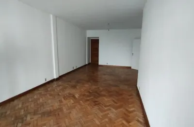 Apartamento 4 quartos na tijuca, 160m², sendo 2 suítes, 2 dependencias, varandão e 4 vagas de garagem .