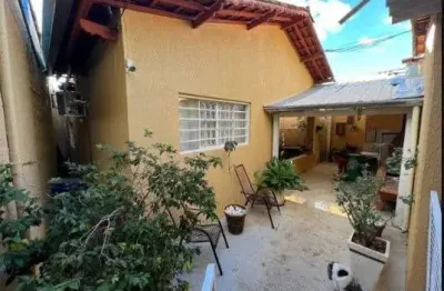 Imperdível casa à venda em goiânia-go, jardim planalto: 4 quartos, 1 suíte, 2 salas, 3 banheiros, 3 vagas de garagem, 290m².