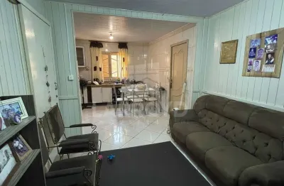 Casa à venda com área externa versátil e integração de ambientes