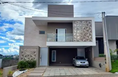 Sobrado com piscina e energia solar no Sta Mônica I III - conforto e vista privilegiada