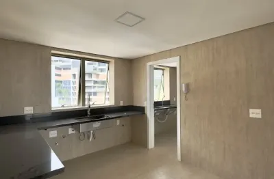 Cobertura exclusiva à venda com 4 quartos, todos suítes, oferecendo uma vista panorâmica 360° definitiva, em um espaço generoso de 360 m²