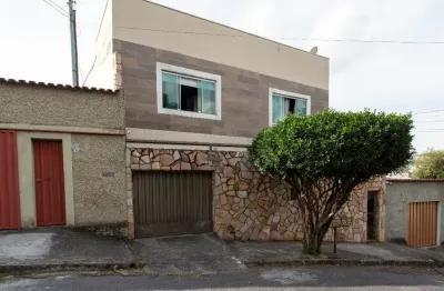 Excelente casa de dois andares, churrasqueira e piscina (próximo à avenida abílio machado)