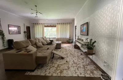 Linda chácara de 900 m2 a venda na região de quiririm. com pomar e ampla área de lazer!