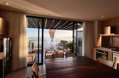 Sobrado beira-mar com 04 suítes à venda em canto grande – bombinhas/sc