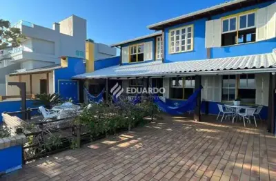 Casa frente mar com 04 dormitorios à venda em canto grande, bombinhas - sc