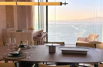 143 mayfair - apartamento decorado frente mar com 4 suítes à venda no centro de