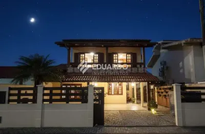 Casa à venda com 4 suítes, spa aquecido e edícula – 252 m²  – canto grande – bom