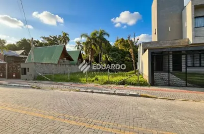 Terreno à Venda no Mariscal | 325 m² | 850m da Praia de Canto Grande | Bombinhas