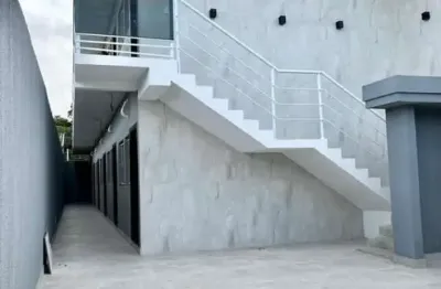 Kitnet para locação em guarujá, jardim virgínia, 1 dormitório, 1 suíte, 1 banheiro, 1 vaga