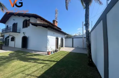 Casa para Venda em Guarujá, Praia da Enseada, 3 dormitórios, 1 suíte, 4 banheiros, 4 vagas