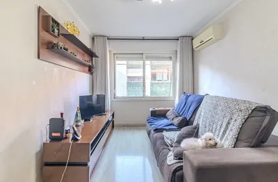 Apartamento com 2 quartos e lavabo, reformado, próximo de grandes avenidas