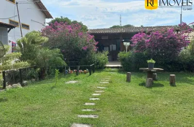 Casa térrea com piscina, quintal amplo e galpão, em são pedro da aldeia