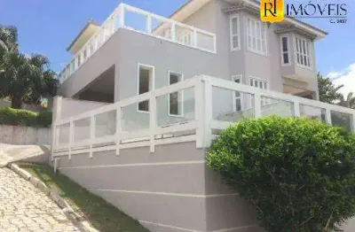Casa em condomínio de alto padrão com vaga náutica.