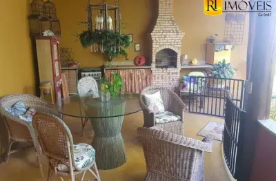 Linda casa independente em condomínio à venda no peró, cabo frio/rj