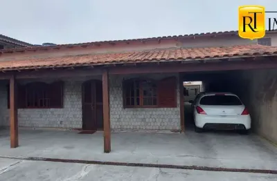 Casa linear com ótimo espaço externo no jardim olinda