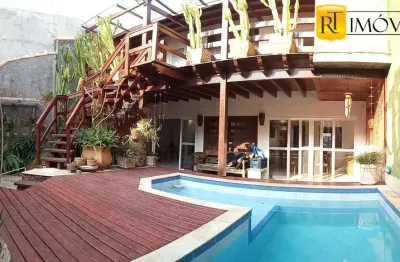 Casa na praia grande com potencial para transformar em pousada.
